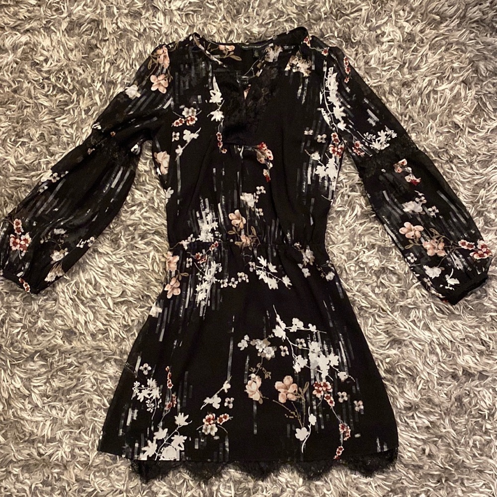 Size 4 mini dress White house Black market